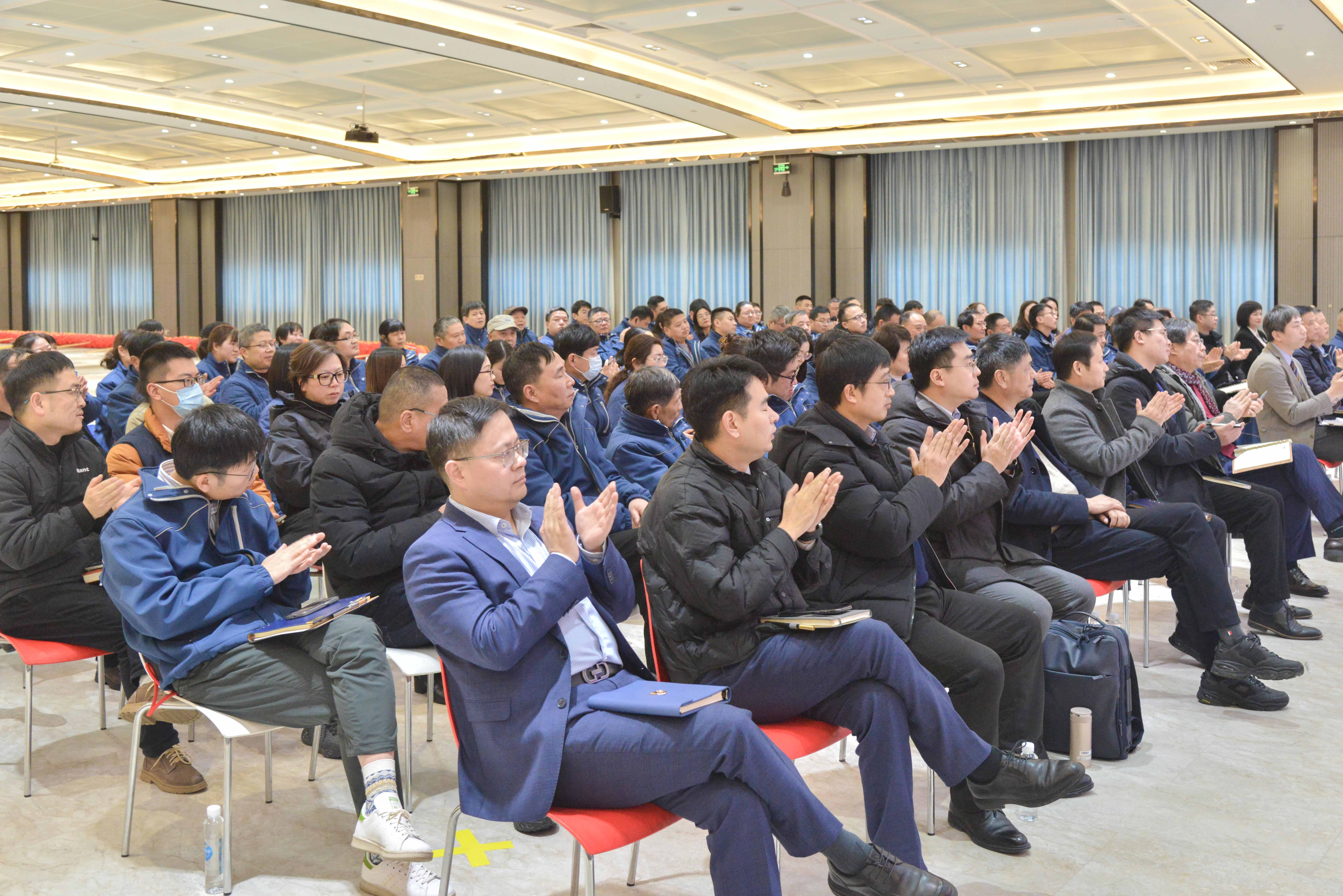 破風(fēng)浪 共揚(yáng)帆——巨人集團(tuán)公司召開2024迎春大會