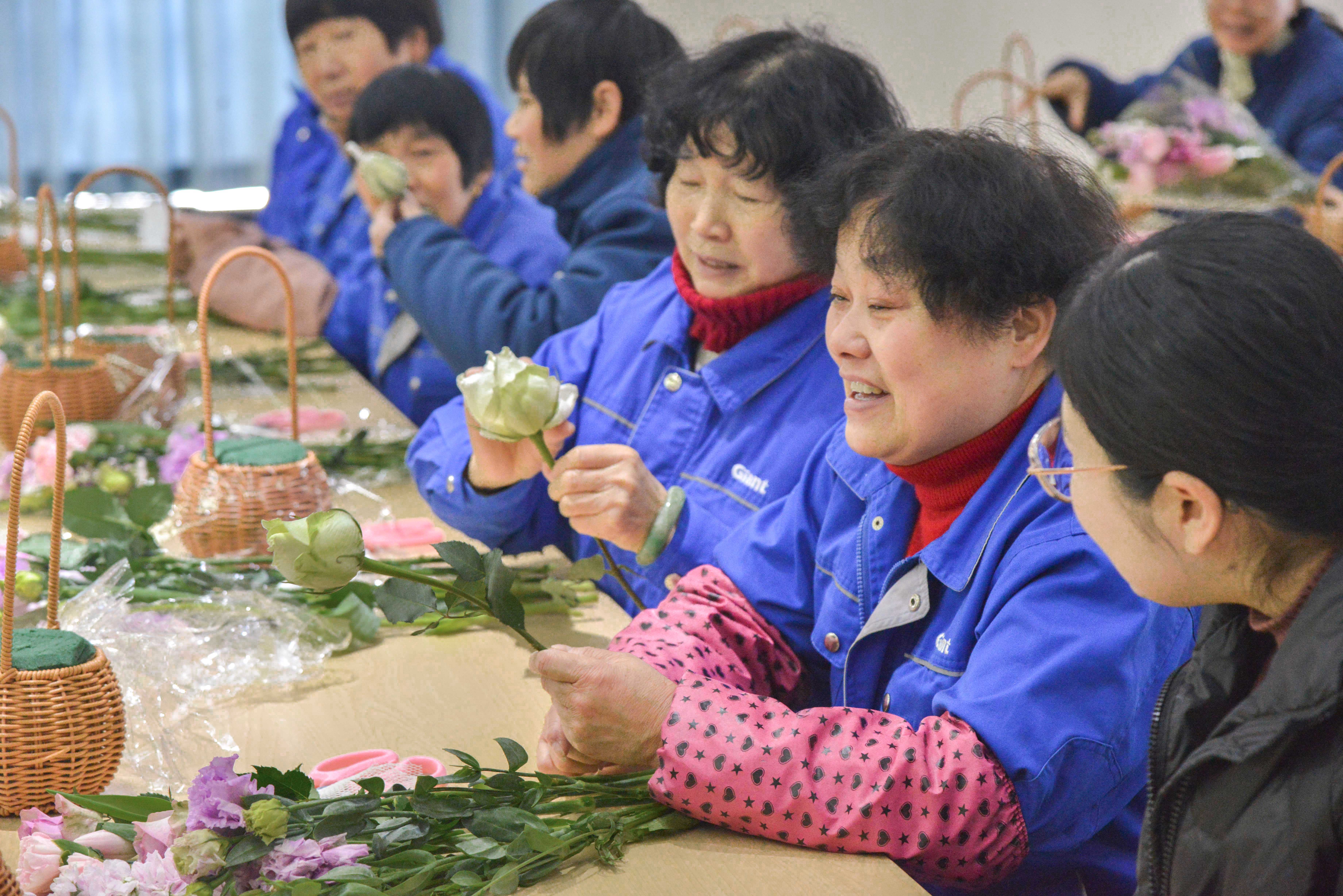 巾幗呈英姿 三春綻繁花——巨人集團婦女節(jié)活動
