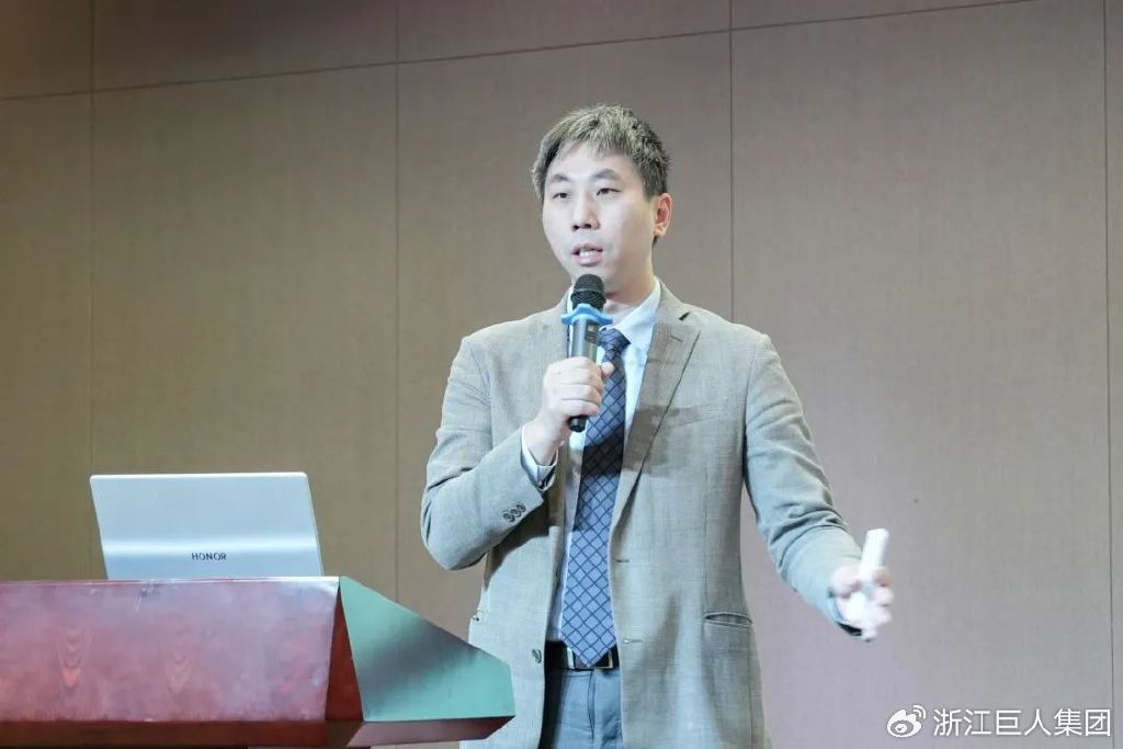 聚變 ? 與時偕行——巨人集團(tuán)2025’迎春大會