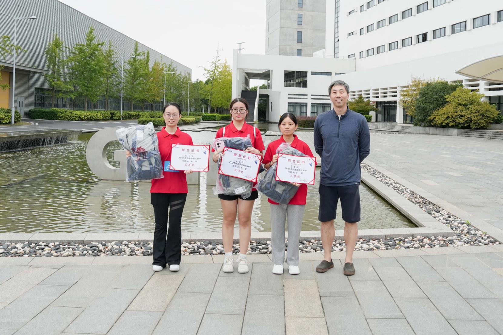 塔下再聚首 攀登勢(shì)正雄——巨龍電梯試驗(yàn)塔第六屆登高跑開(kāi)賽 塔下再聚首 攀登勢(shì)正雄——巨龍電梯試驗(yàn)塔第六屆登高跑開(kāi)賽